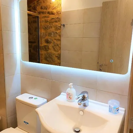 Tsanes * Pinakokhorion