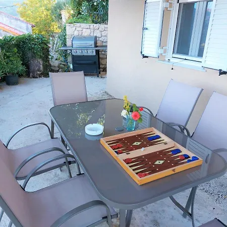 Tsanes Ferienhaus *