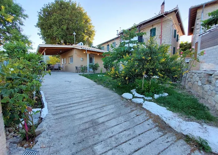 Tsanes Semesterbostad