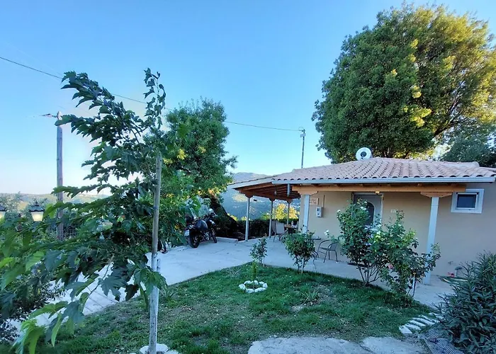 Tsanes * Pinakokhorion